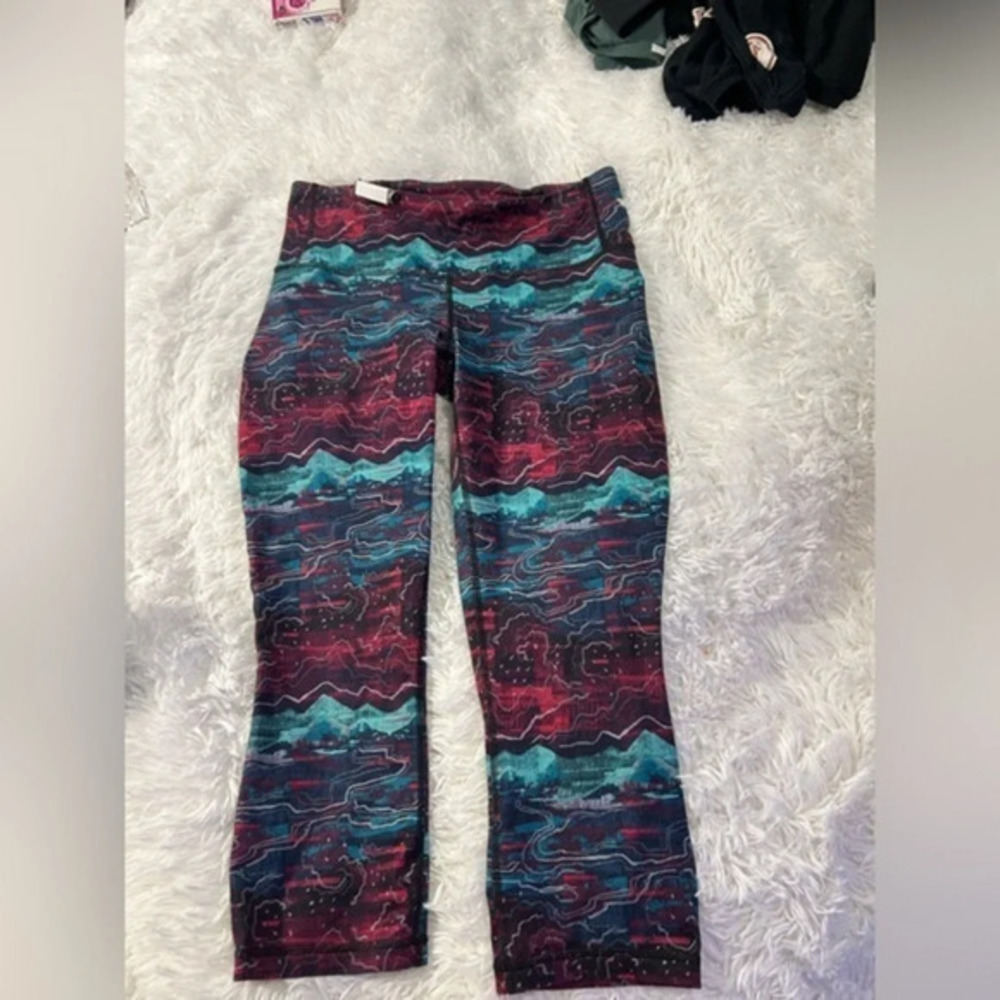 #981 Women’s Patagonia size small leggings b8